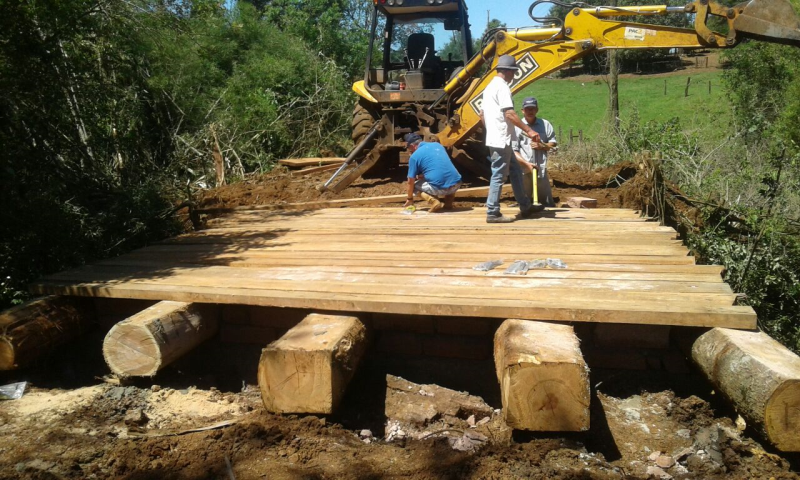 ESTRADAS VICINAIS DO MUNICÍPIO ESTÃO EM REPAROS APESAR DO MAU TEMPO